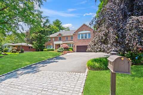 41 Hofstra Drive, Plainview, NY 11803