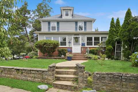 457 Secatogue Avenue, Farmingdale, NY 11735