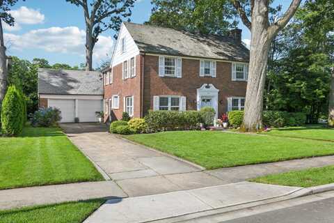 52 Canterbury Road, Rockville Centre, NY 11570