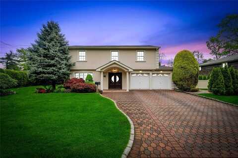90 Sugar Maple Drive, Roslyn, NY 11576