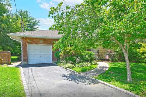 10 Emily Court, Greenlawn, NY 11740