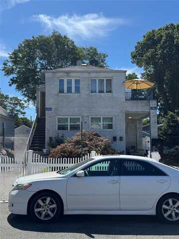 38 Nesaquake Avenue, Port Washington, NY 11050