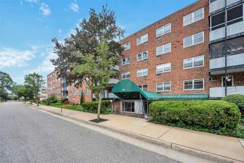 100 Lincoln Avenue, Mineola, NY 11501