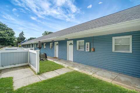 16 Bellport St, East Patchogue, NY 11772
