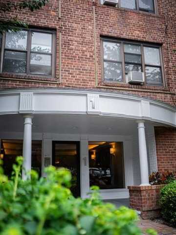 1 Townhouse Place, Great Neck, NY 11021