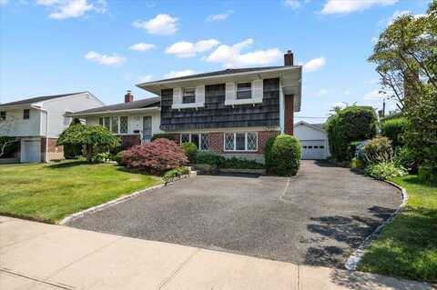 20 Deb Street, Plainview, NY 11803