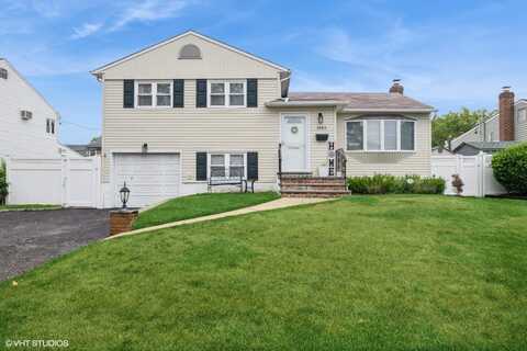 3963 Daleview Avenue, Seaford, NY 11783