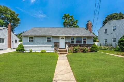 19 Dakota Street, Hicksville, NY 11801