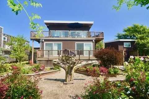33 Schooner Walk, Ocean Beach, NY 11770