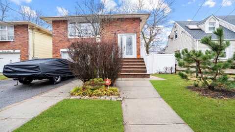 95 Foster Avenue, Valley Stream, NY 11580