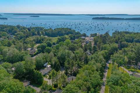 8 Knight Street, Falmouth, ME 04105