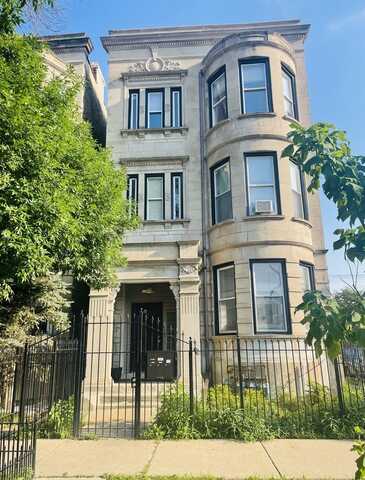 3359 W Flournoy Street, Chicago, IL 60624