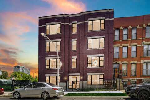 3105 S Giles Avenue, Chicago, IL 60616