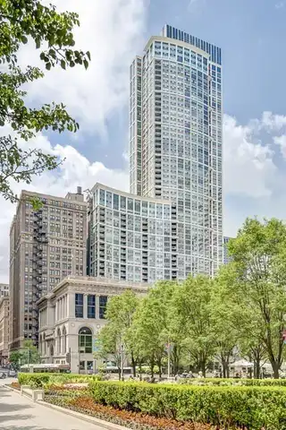 130 N Garland Court, Chicago, IL 60602