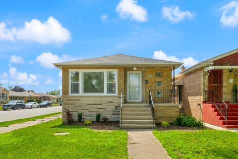 8858 S CALUMET Avenue, Chicago, IL 60619