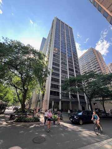 222 E Pearson Street, Chicago, IL 60611