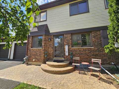 23w434 Greenbriar Drive, Naperville, IL 60540