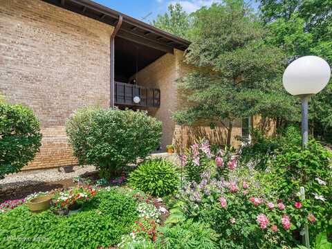 5536 E Lake Drive, Lisle, IL 60532