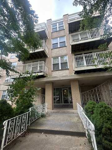 2501 W TOUHY Avenue, Chicago, IL 60645