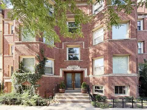 714 W Barry Avenue, Chicago, IL 60657
