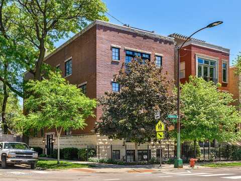 1949 W Nelson Street, Chicago, IL 60657