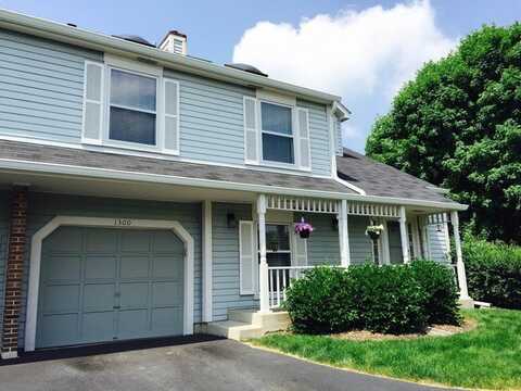 1300 Queensgreen Circle, Naperville, IL 60563