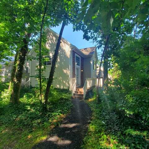 301 W Treehouse Lane, Round Lake, IL 60073