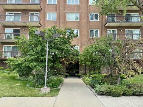 8100 W Foster Lane, Niles, IL 60714