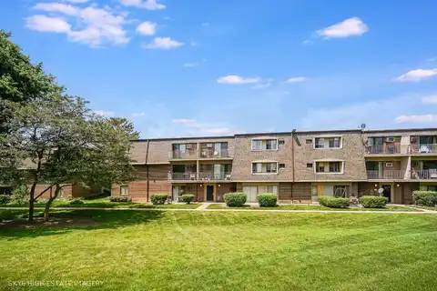 128 E Bailey Road, Naperville, IL 60565
