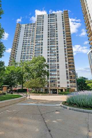 1360 N SANDBURG Terrace, Chicago, IL 60610