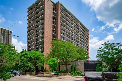 5901 N Sheridan Road, Chicago, IL 60660