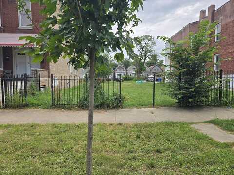 4221 W Maypole Avenue, Chicago, IL 60624