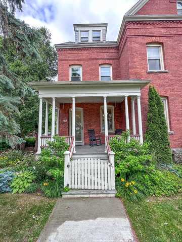 142 US Oval Oval, Plattsburgh, NY 12903