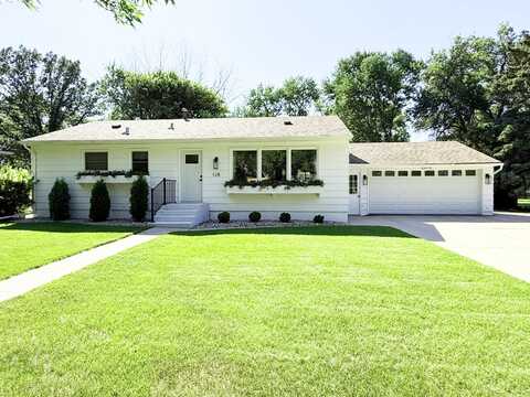 128 Elizabeth Drive, Aberdeen, SD 57401