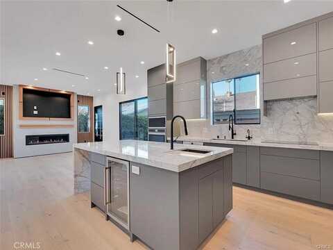 6370 Tamarind St, Oak Park, CA 91377