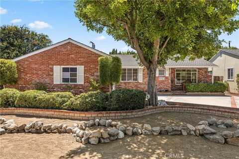 7021 Shoshone Avenue, Lake Balboa, CA 91406