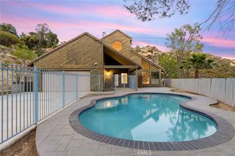 678 Box Canyon Road, Canoga Park, CA 91304