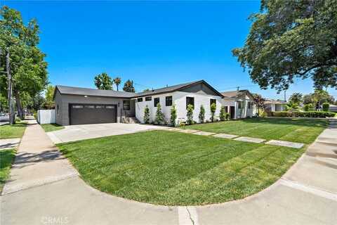 2405 Larchmont Avenue, Santa Ana, CA 92706
