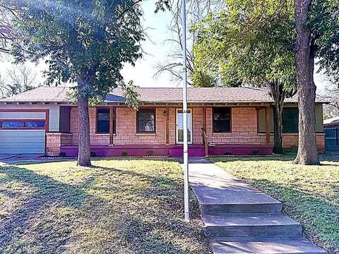 802 Crescent Dr, Sweetwater, TX 79556