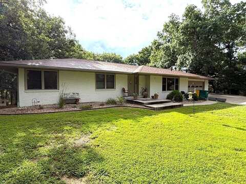 1804 Oak Hill Drive, Macon, MO 63552