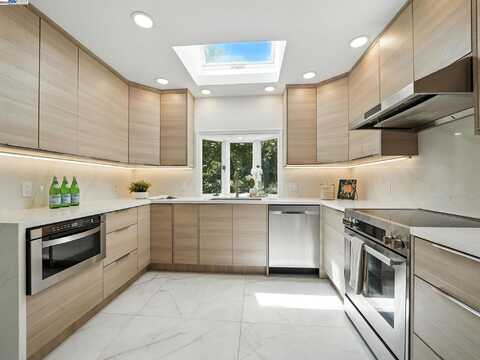 160 Moraga Way, Orinda, CA 94563