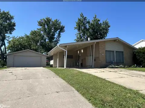 10 W Olive Street, Marshalltown, IA 50158