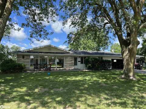 105 S Lincoln Street, Mount Ayr, IA 50854