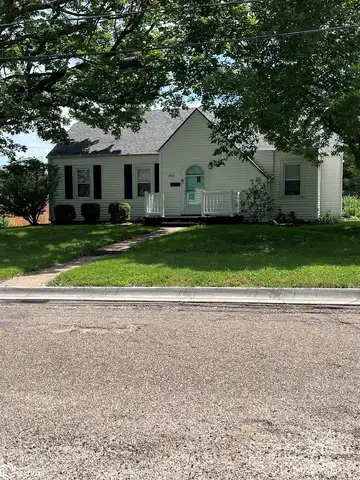 1012 5th Avenue E, Oskaloosa, IA 52577