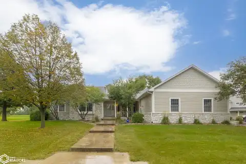 125 Pebble Creek Drive, Mason City, IA 50401