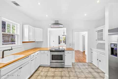 2516 N MARKET Street, Jacksonville, FL 32206