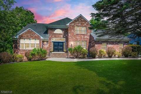 15 Stacey Ct, Long Hill Township, NJ 07946