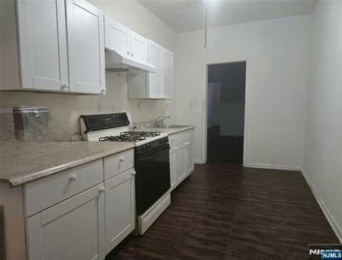 528 Valley Brook Avenue 2nd Floor Fr, Lyndhurst, NJ 07071