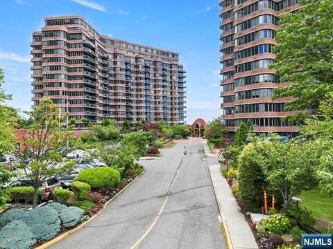 100 Carlyle Drive PHD-N, Cliffside Park, NJ 07010
