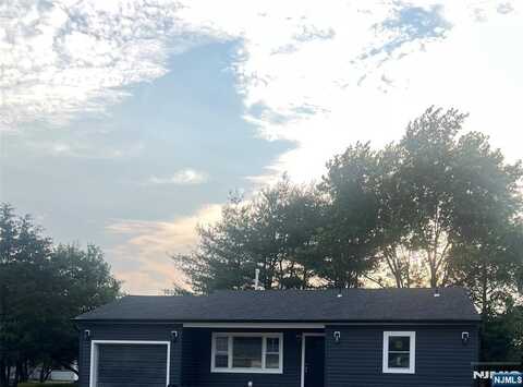 18 Bolingbroke Drive, Toms River, NJ 08757